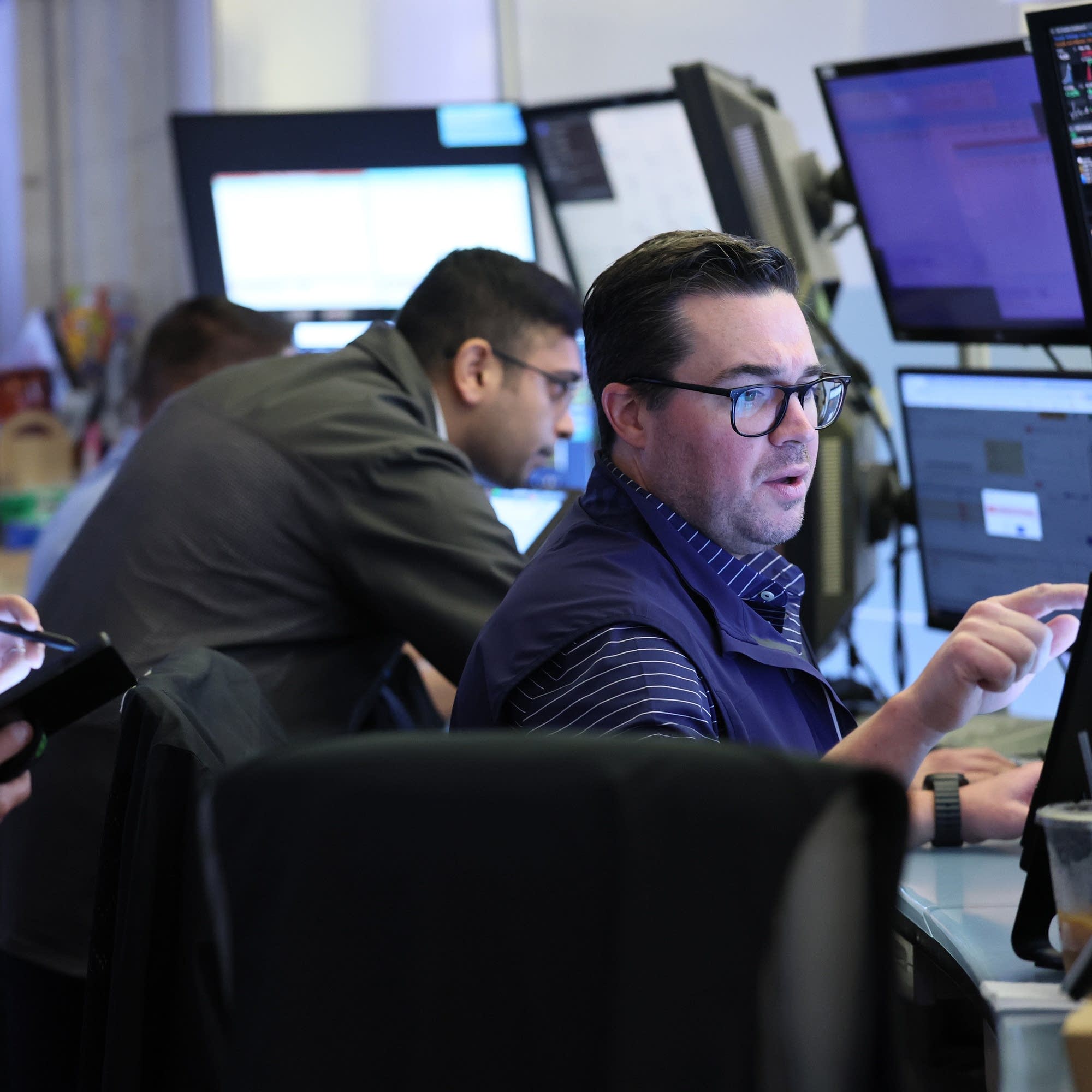 Short-term corporate borrowing climbs