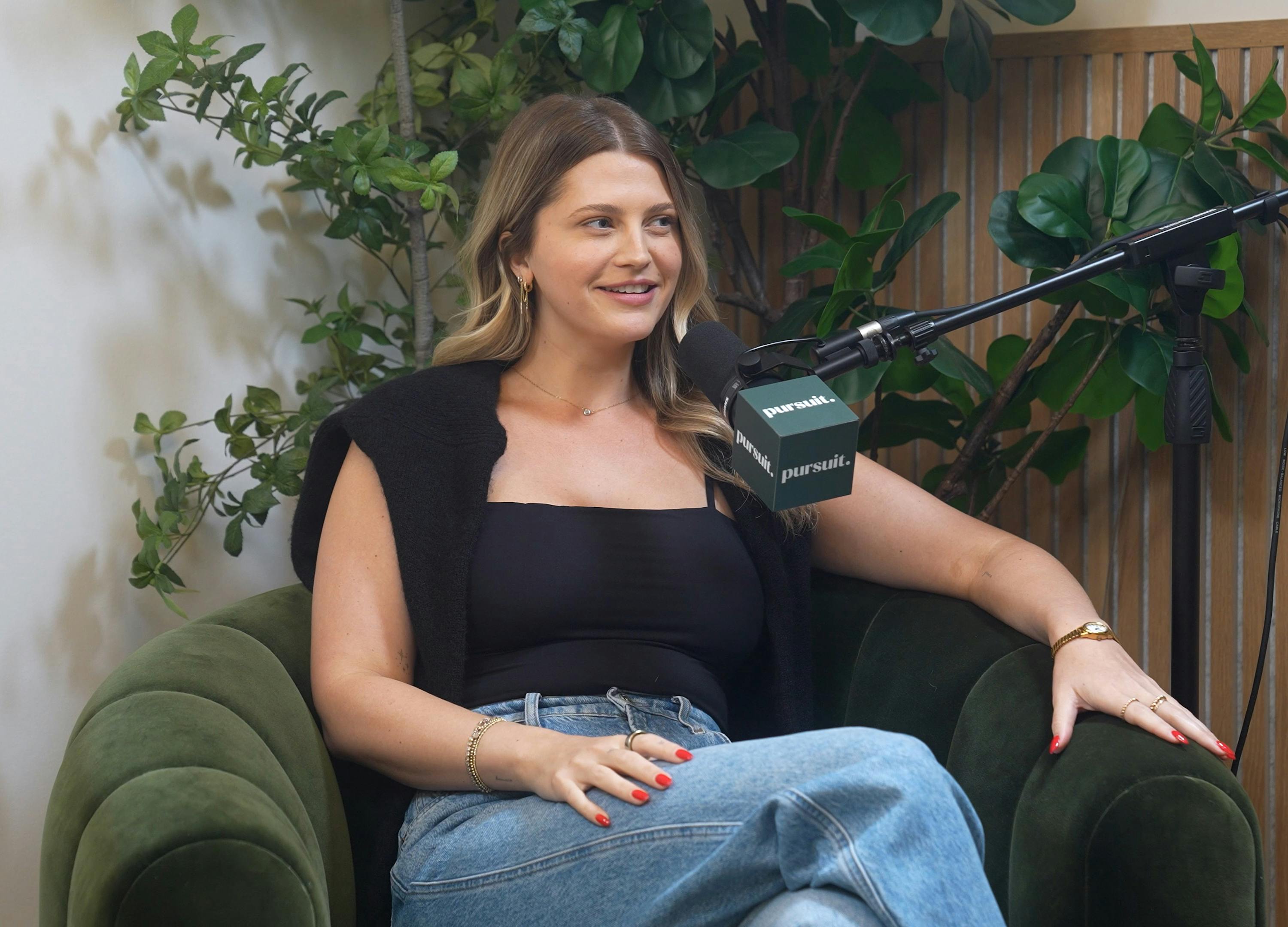 Girl Chat: Fi’s ER Trip & Her New Man! (Part 1) by Mari Llewellyn & Pursuit Network