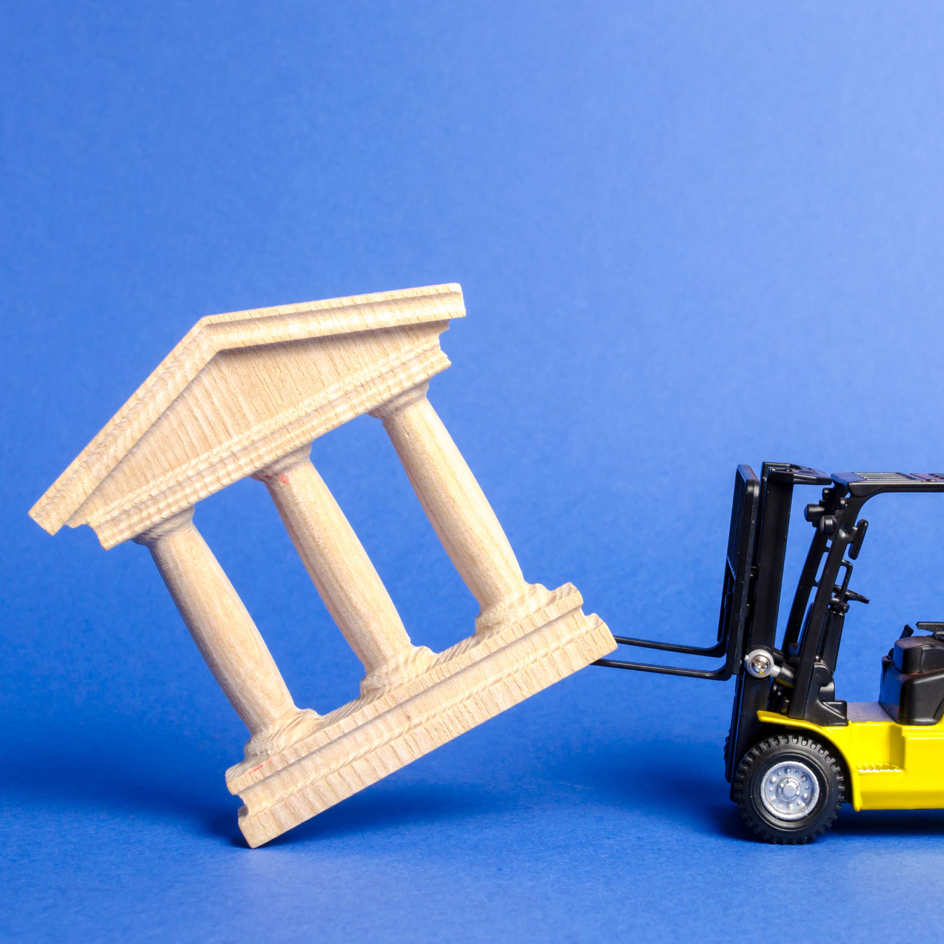 What happens to central banks under pressure? by NPR